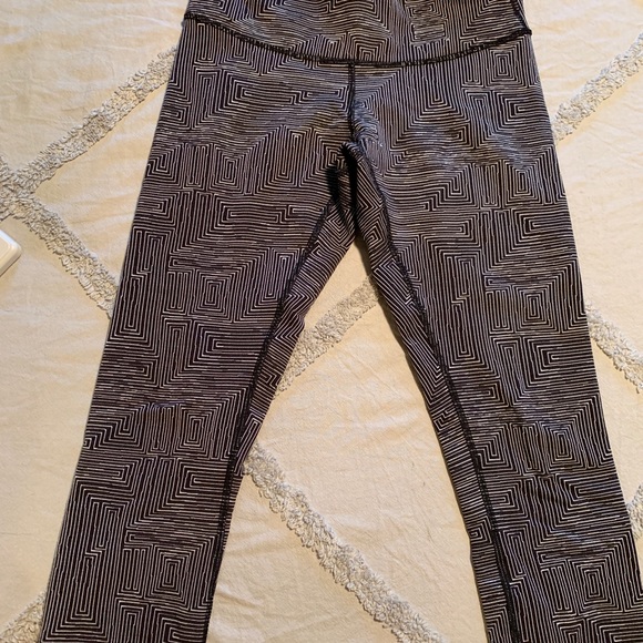 Lululemon Crops - Picture 4 of 5